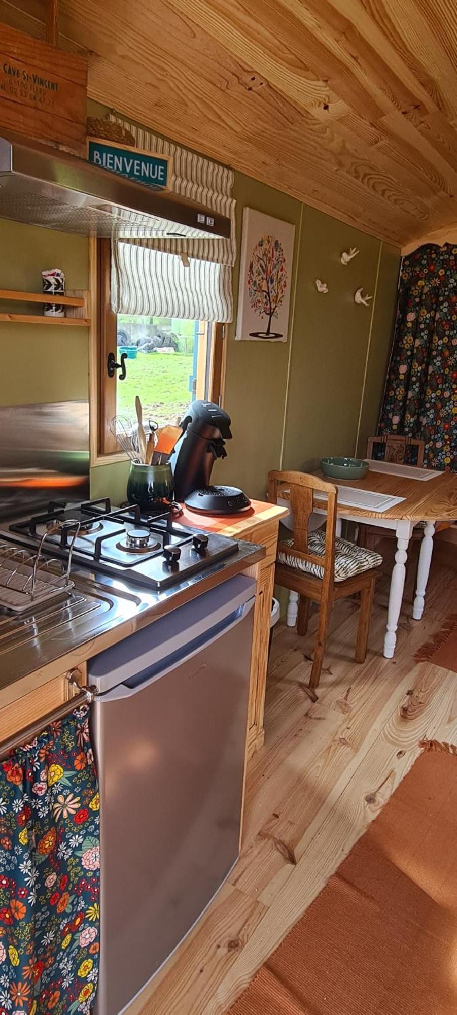 Roulotte A La Ferme Buissonniere Villa La Lande-de-Louge Exteriör bild