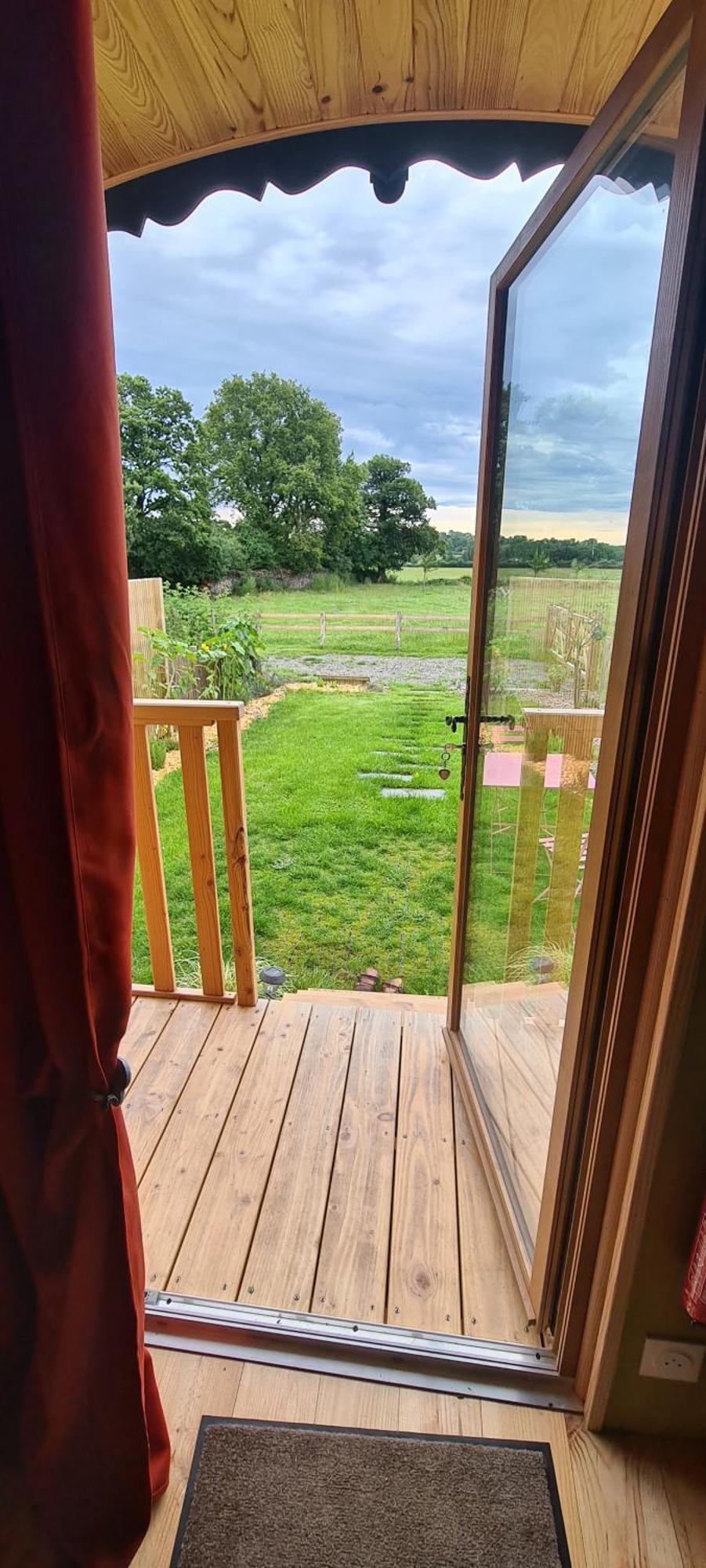 Roulotte A La Ferme Buissonniere Villa La Lande-de-Louge Exteriör bild