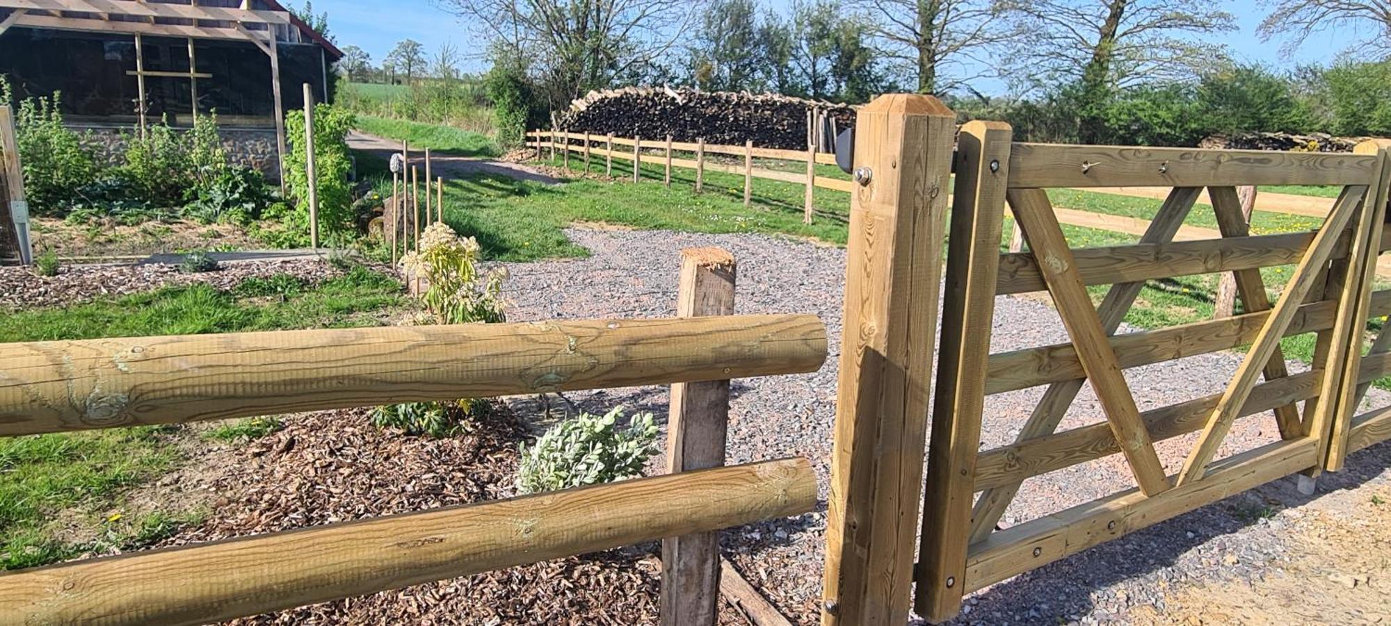 Roulotte A La Ferme Buissonniere Villa La Lande-de-Louge Exteriör bild