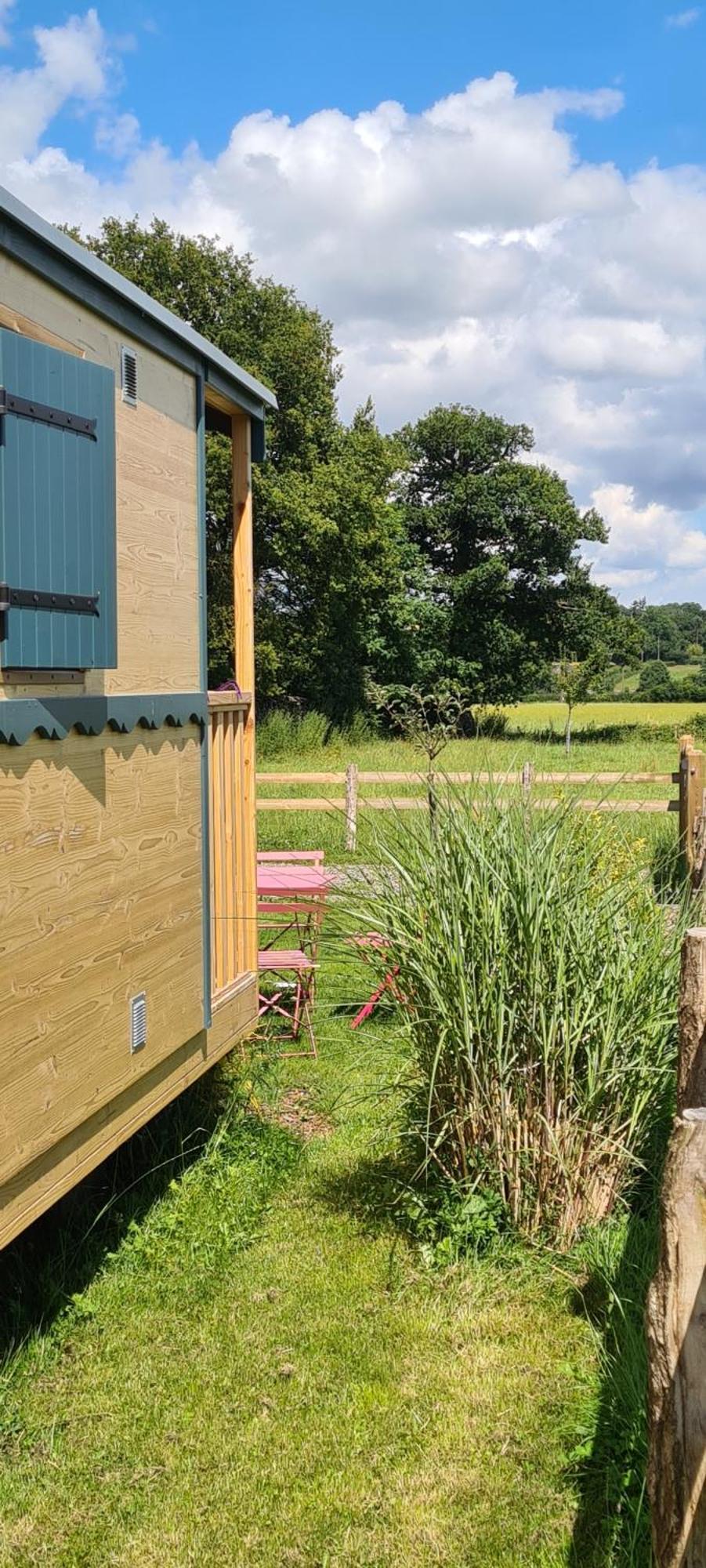 Roulotte A La Ferme Buissonniere Villa La Lande-de-Louge Exteriör bild